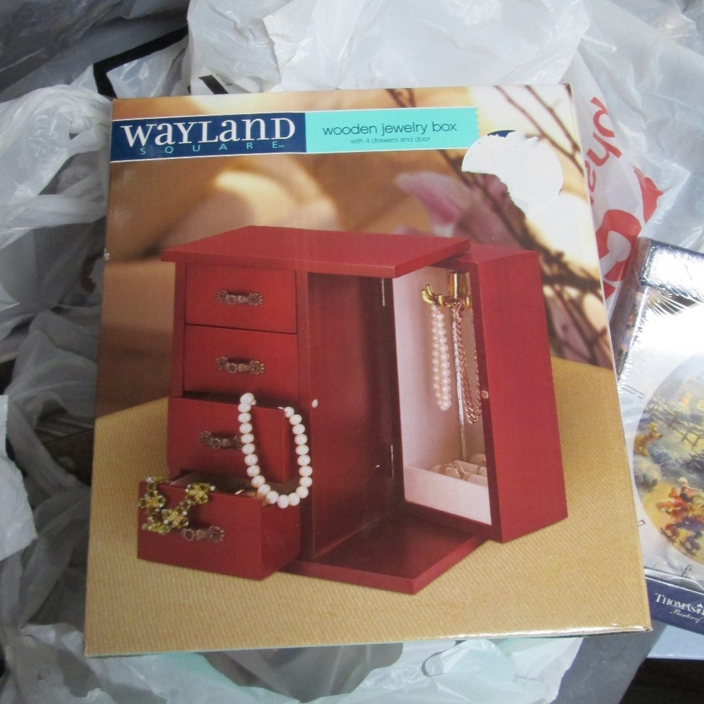 COPY - JEWELERY BOX BRAND NEW